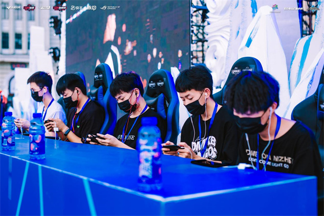 使他们在面 使他们在面