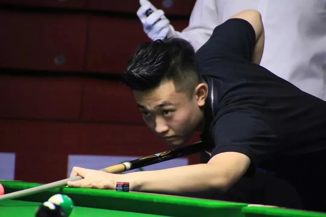 他在球场上 他在球场上